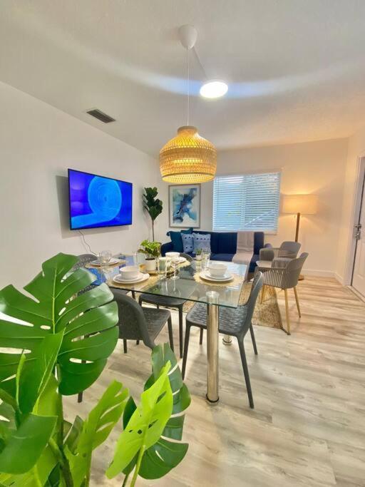 Вилла Beautiful & Relax Family House 2/1- Free Parking Майами Экстерьер фото